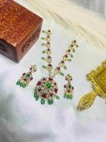 heer necklace front