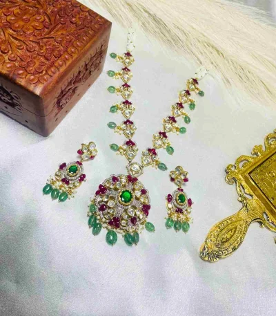 heer necklace front