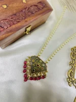 Antique stone design finished with intricate 22K gold work