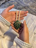 Antique stone jewellery crafted in 22K gold with Hauldali detailing