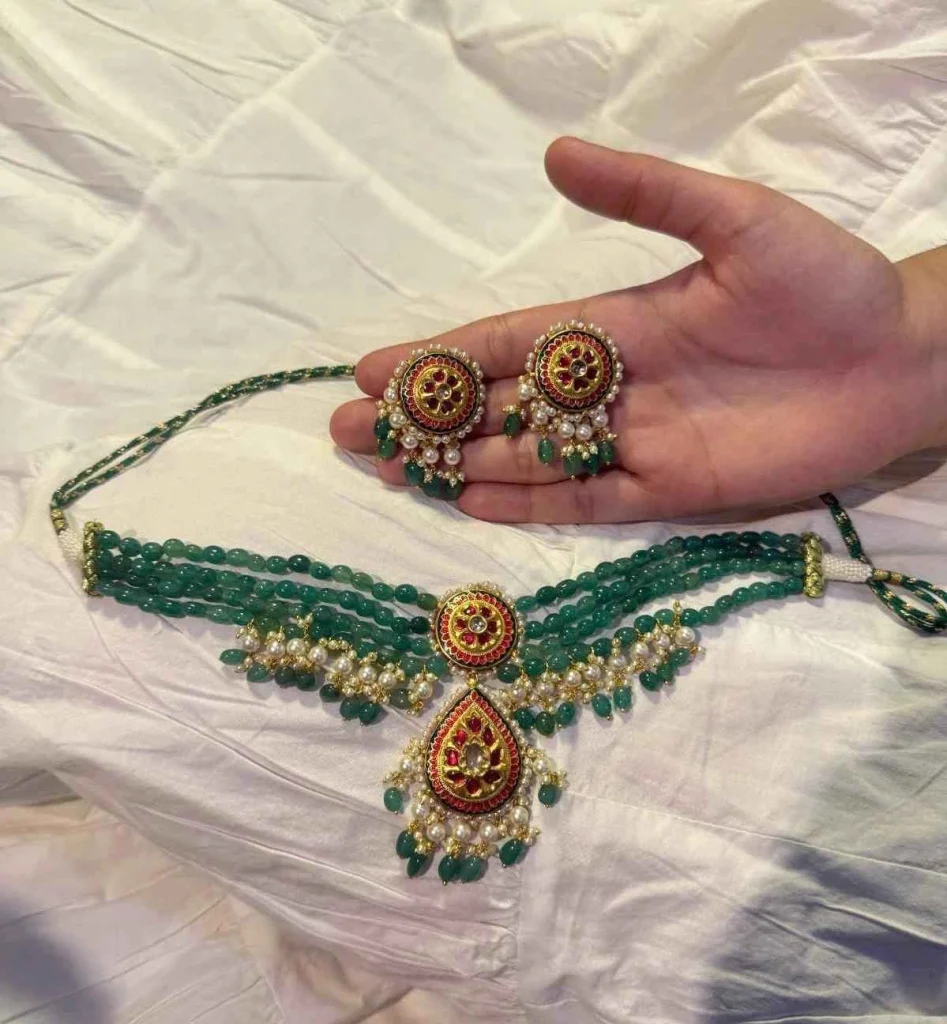 22K gold jewellery with delicate natural polki embellishments
