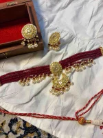 22K gold choker set featuring delicate natural diamond polkis