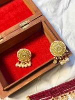 22K gold jewellery set featuring delicate natural diamond polkis