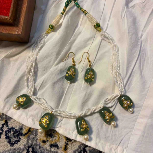 22K antique stone jewellery with detailed Hauldal gold work