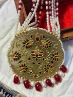 22K gold jewellery crafted with antique stone and Jadai work