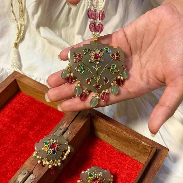 Mehrang Necklace Set