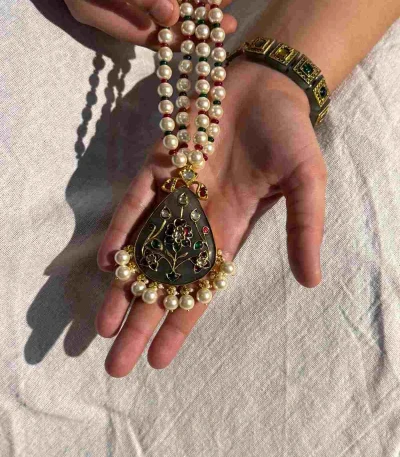 Shreerani Pendant front