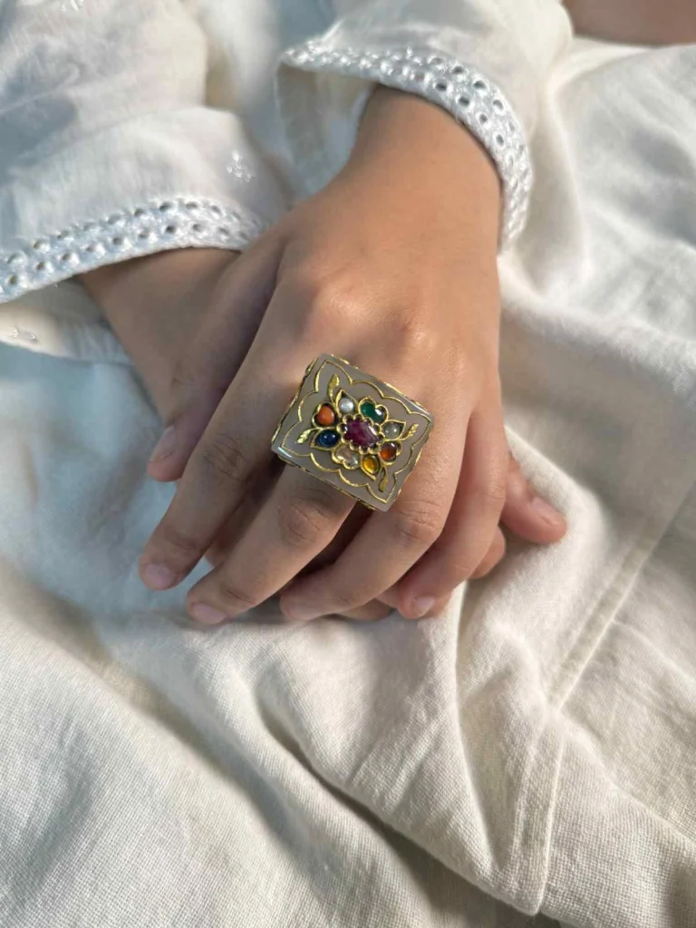 Antique stone design finished with intricate 22K gold work